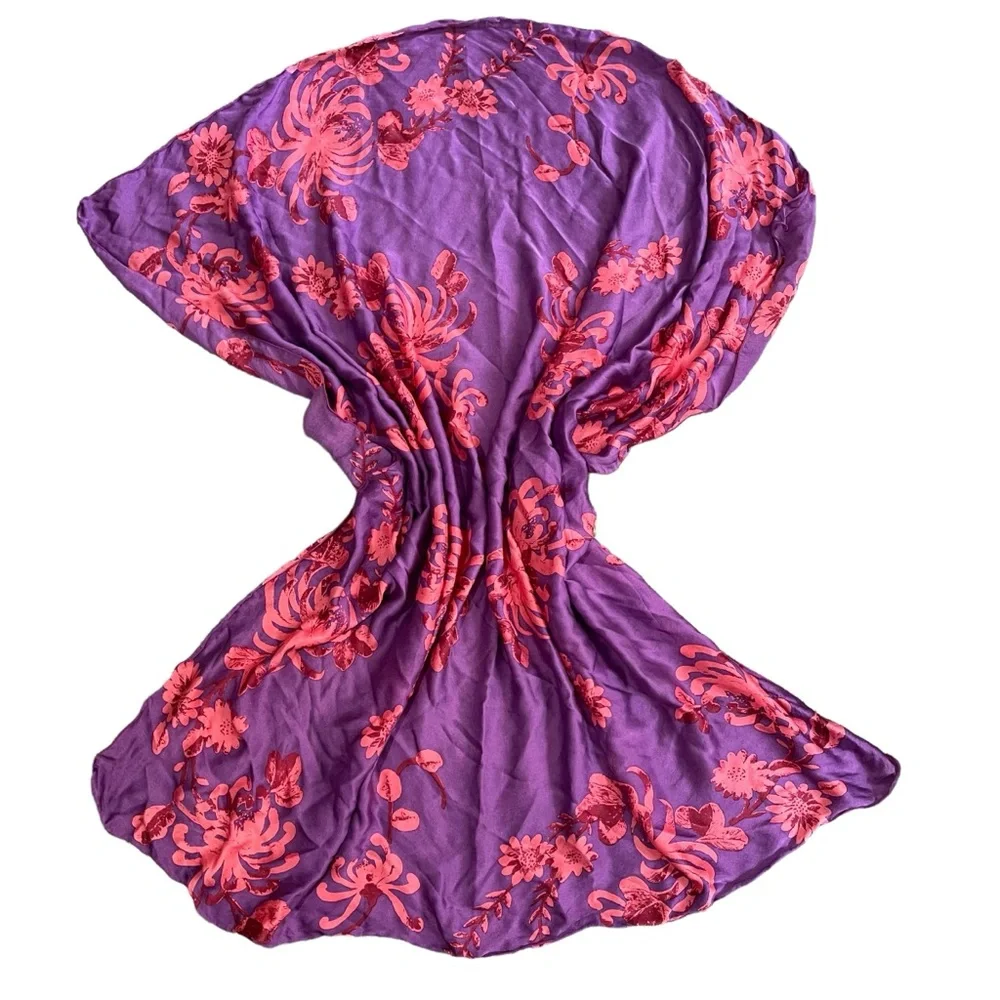 Shanghai Tang 100%‎ Mulberry Silk Scarf
